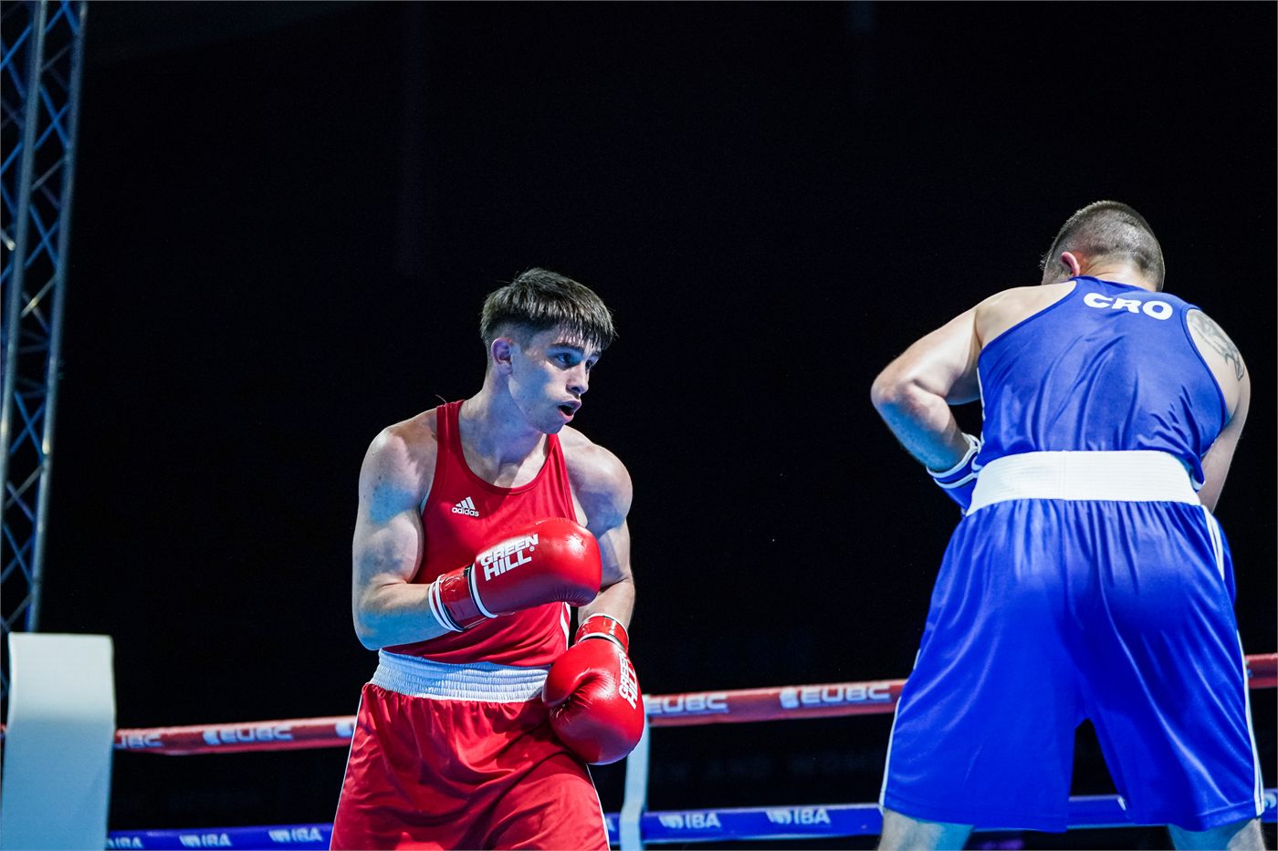Robert Jitaru în ring la o competiție internațională de box
